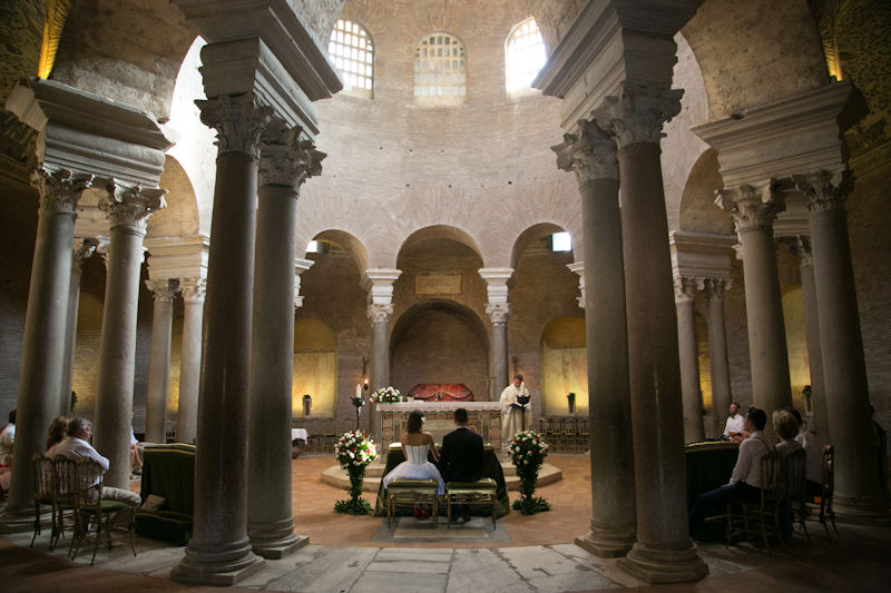 Církevní sňatek Santa Costanza Římě